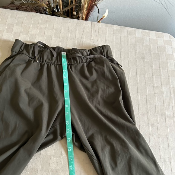 Lululemon On The Fly Crop 23” in Dark Olive - Picture 12 of 13
